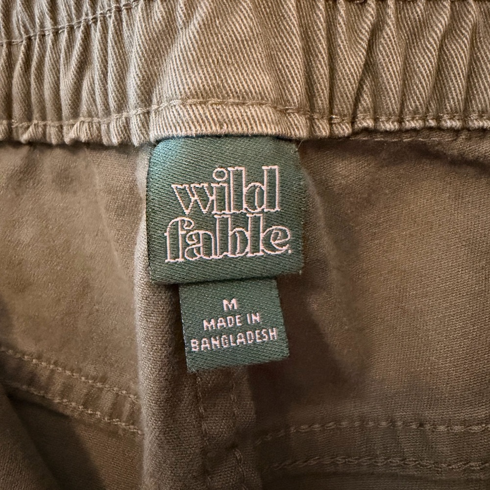 Women’s Wide Leg Olive Cargo Pants - Picture 2 of 3